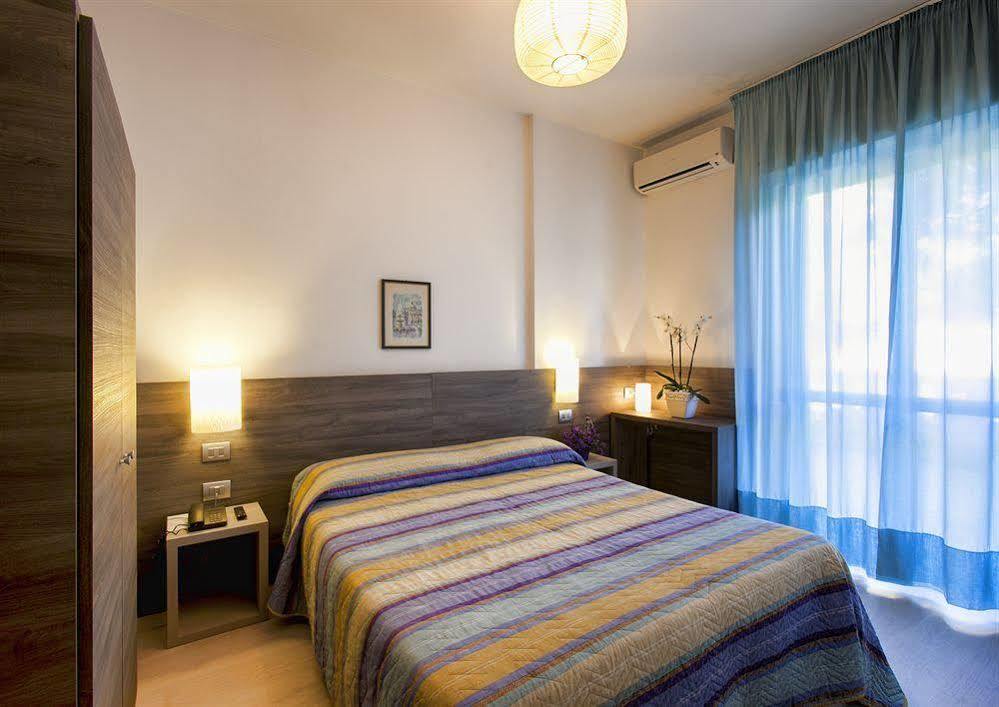 Hotel Sofia Лидо ди Йезоло Екстериор снимка